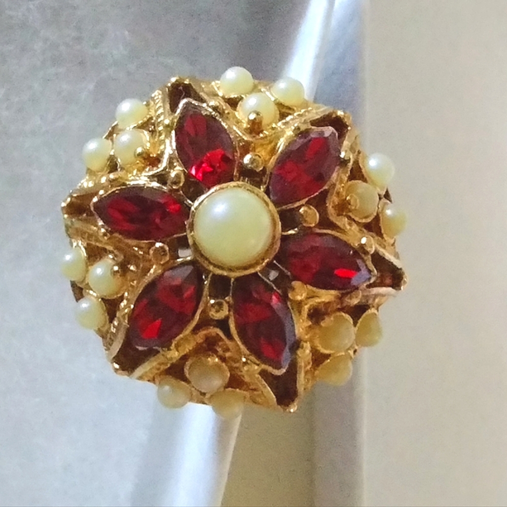 Rare Vintage Sara Coventry Queens Choice Statement Ring